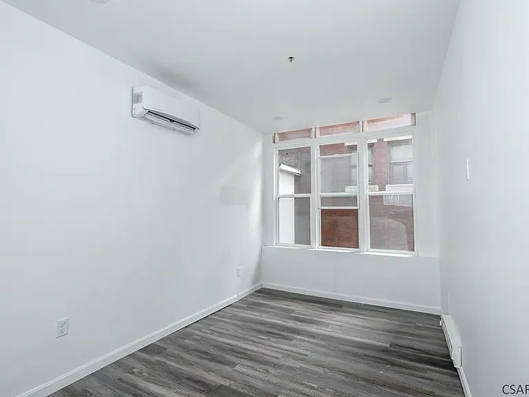 215 Franklin St #202 — Photo 4