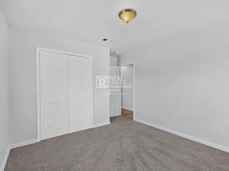 4525 Hunter St — Photo 34