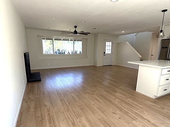 3rd image of 936 N Orange Ave