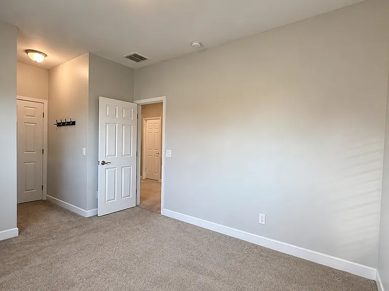 1006 E Odeum Ln — Photo 7