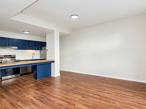 3rd image of 201-5315 Savoy Ct