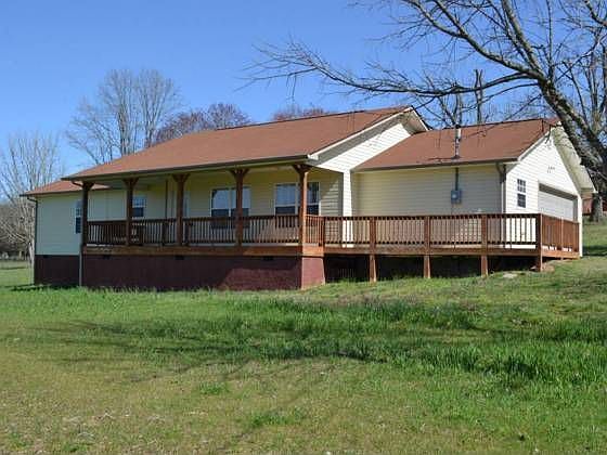 1st image of 135 Royal Oaks Dr NE