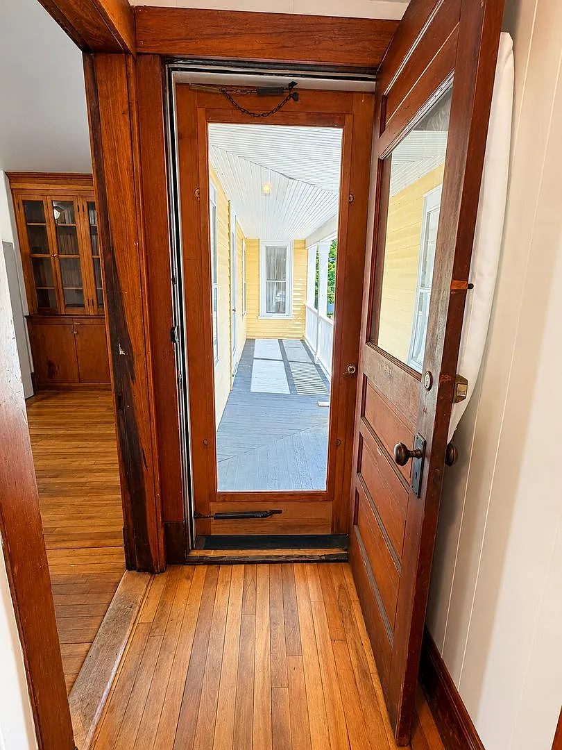 58 Oak Street — Photo 4