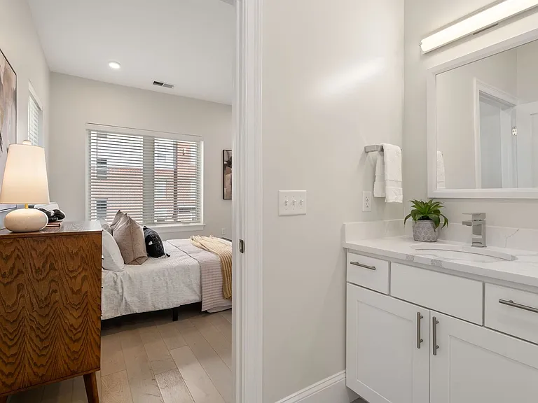 The Brook Luxury Apartments of Cambridge — Photo 12