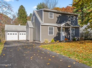 11 Rita Ln, Loudonville, NY 12211