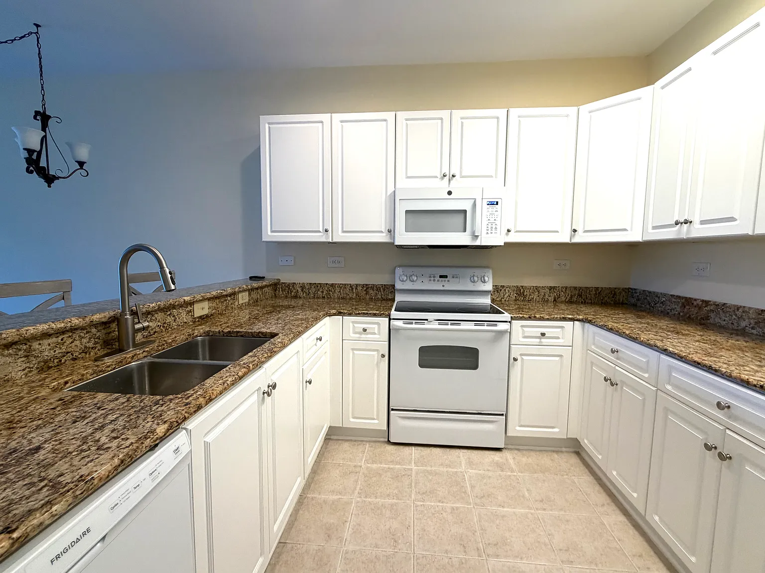 2 bed, 1117 sqft, $1,800 — Photo 4