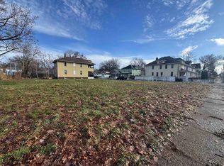 1425 11th St, Rock Island, IL 61201