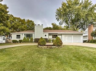 1212 Meadow Lake Pkwy, Kansas City, MO 64114