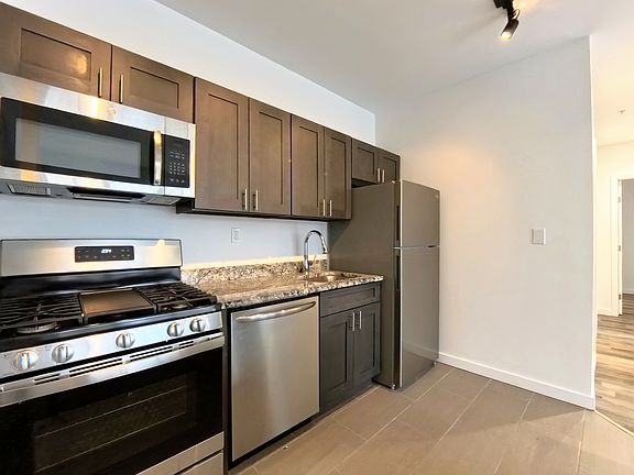 5th image of 100 Evergreen Pl APT 4C