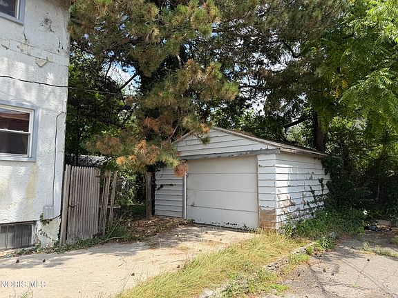 3rd image of 2514 Rosedale Ave