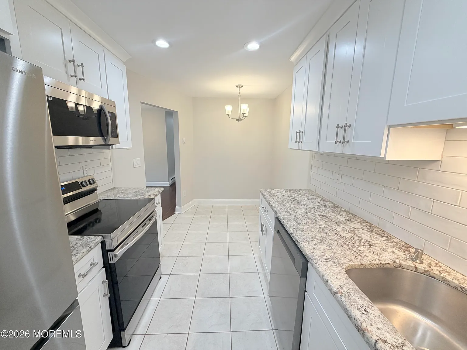 2 bed, 1130 sqft, $2,200 — Photo 2