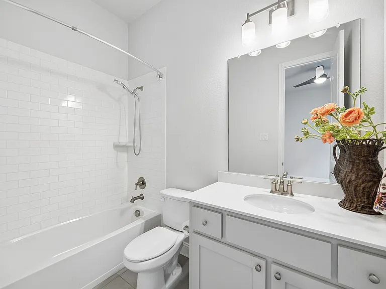 439 Montrose Dr — Photo 26