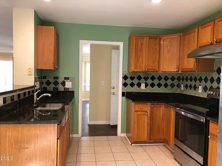 814 Bristol Blue St — Photo 8
