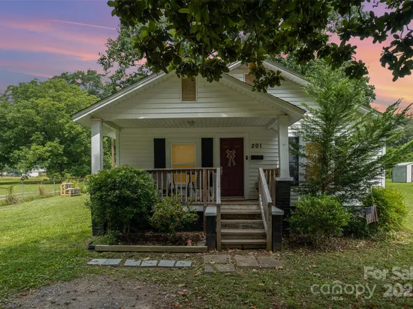 201 Oakland Dr, Lowell, NC 28098