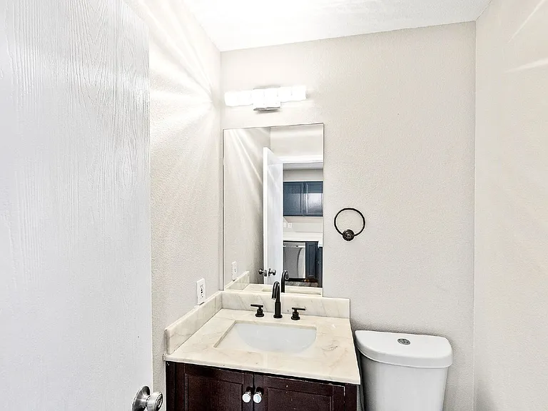 4902 Crestwood Hill Dr — Photo 17