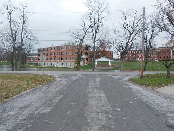 5th image of 11 Terrace Cir