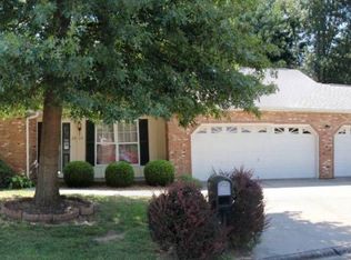 2805 Creekside Ct, Swansea, IL 62226