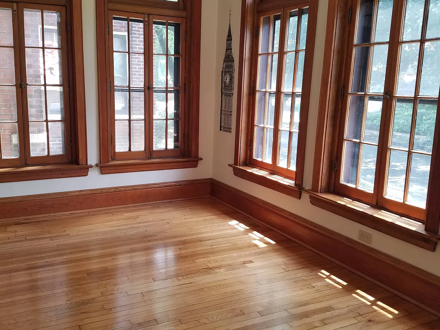 5861 Nina — Photo 2
