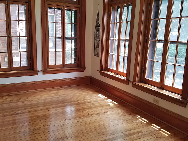 5861 Nina — Photo 2