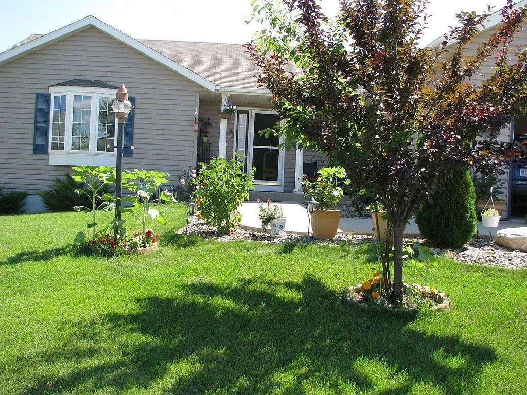 4 bed, 2700 sqft, $3,000 — Photo 1