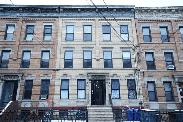 Rented by Rennit Inc. | media 54