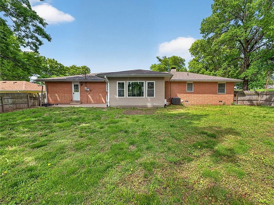 1st image of 207 Dewey Ave
