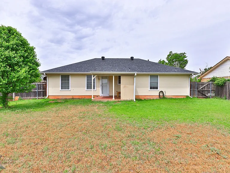 7825 Thompson Pkwy — Photo 35