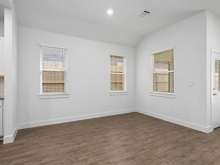 906 Golden Willow — Photo 11
