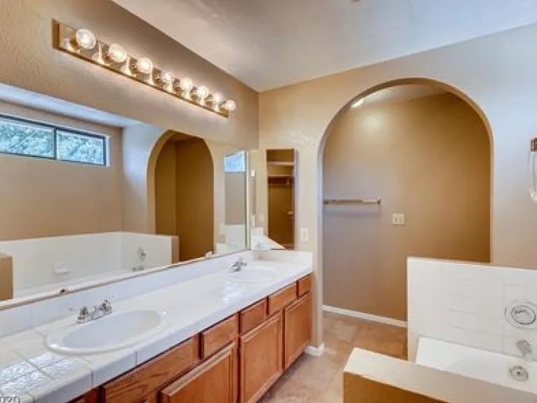 4824 Norway Ln — Photo 13