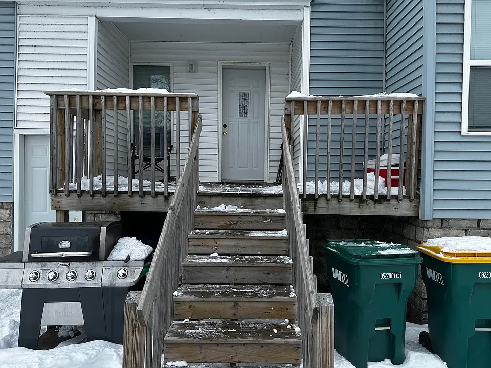101 E Hosmer St #1