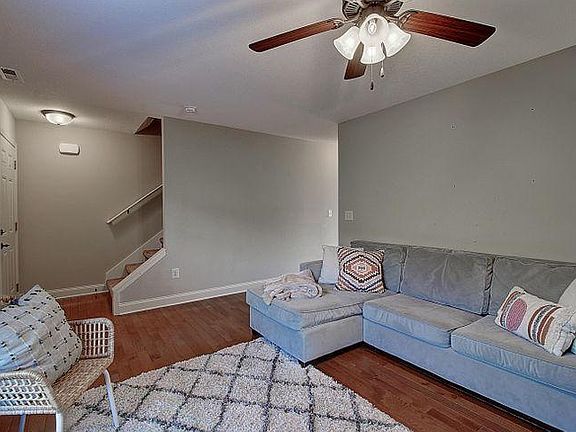 3rd image of 656 Grays Pointe Ct