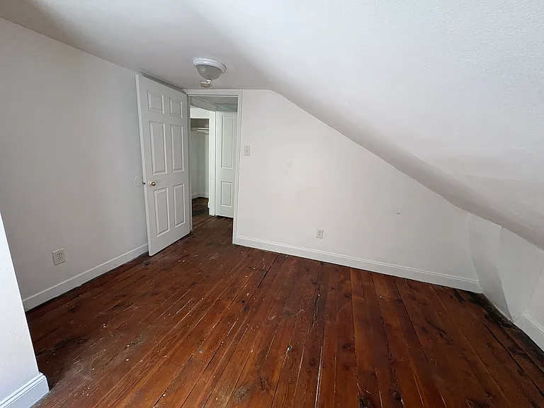 229 E Chestnut Apt 2 — Photo 16