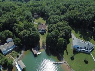 461 Fox Chase Rd, Wirtz, VA 24184