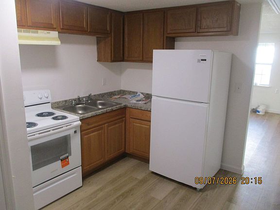 3rd image of 611 Swift St #6