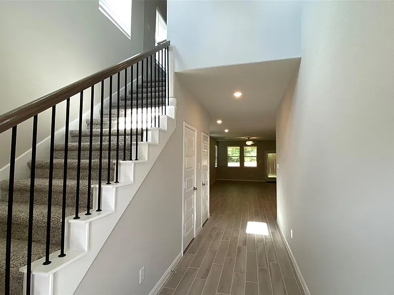 7059 Silverleaf Oak St — Photo 5