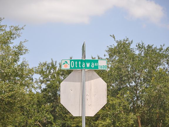 5th image of 11618 Ottawa Ave