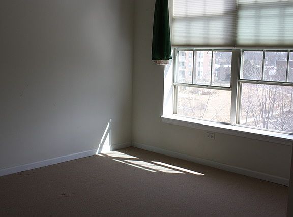 5th image of 3135 Town Square Dr Unit 301