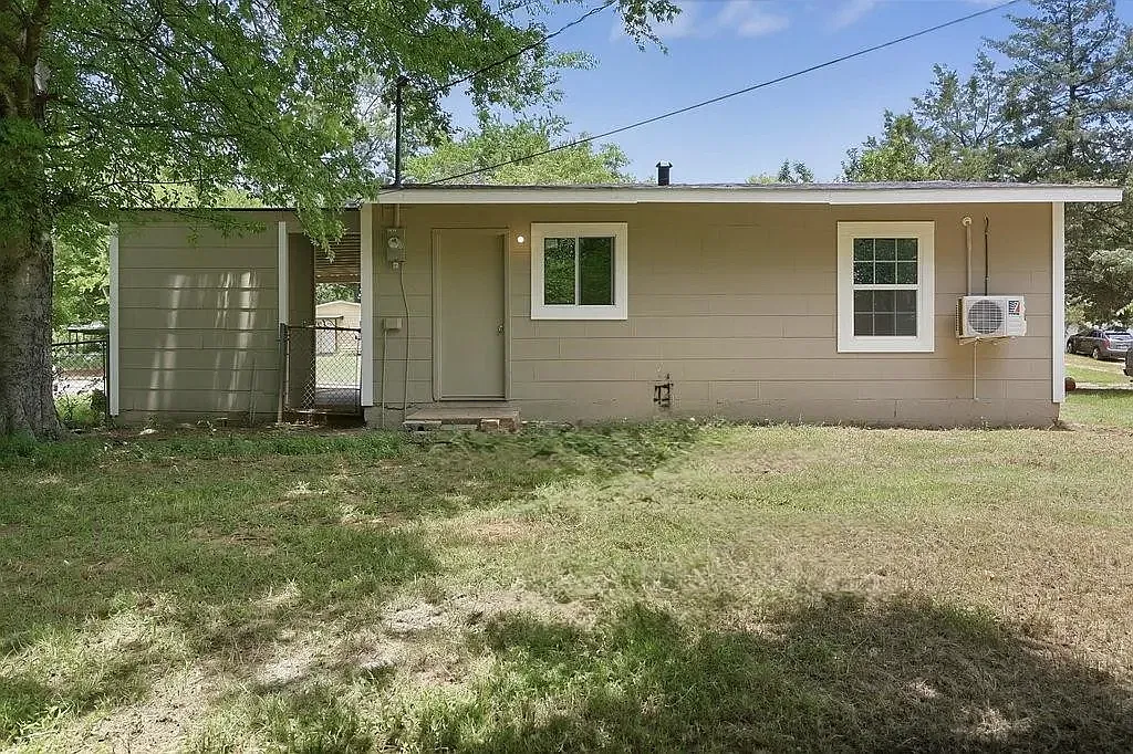 2 bed, 702 sqft, $1,200 — Photo 2