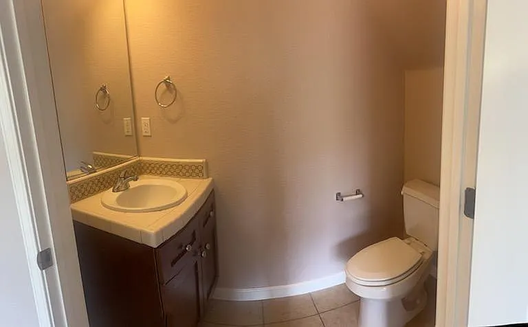 409 Hetherington Cir — Photo 7