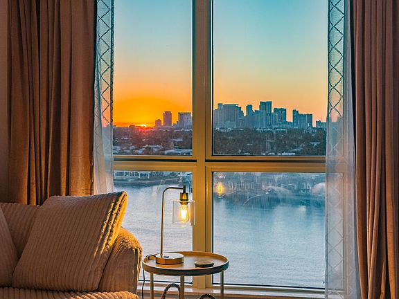 5th image of 209 N Birch Road #1002