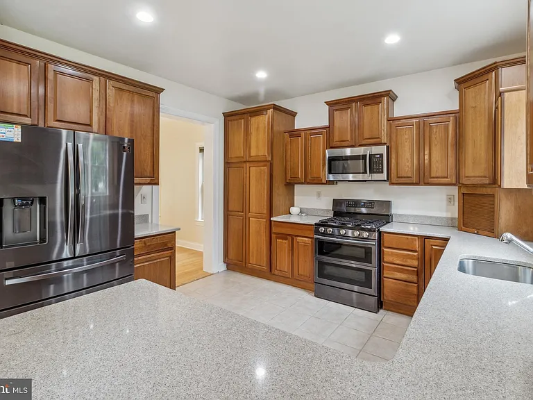9818 Lyons Mill Rd — Photo 10