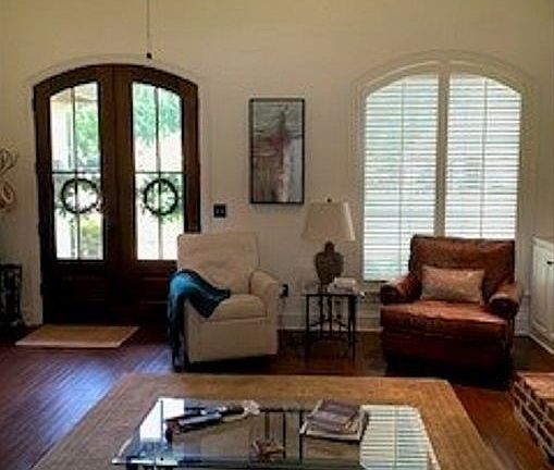 4th image of 266 E Pinebrook Dr