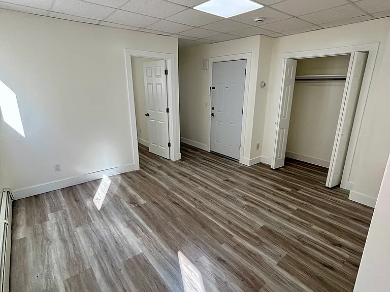 7 Franklin Ave #6 — Photo 1