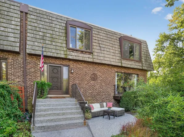 1403 Sheridan Rd, Wilmette, IL 60091