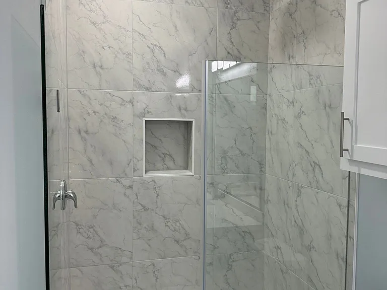Master Bathroom, 8 in Shower head