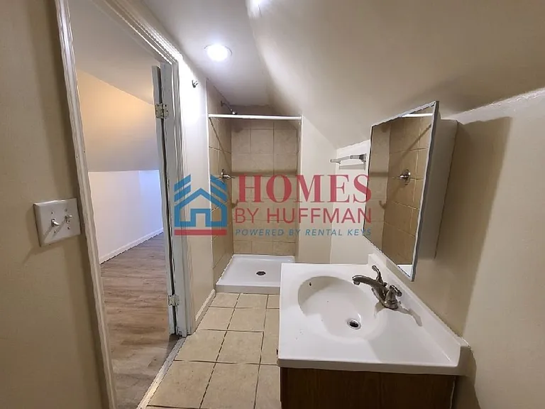 1319 Oakley St — Photo 12