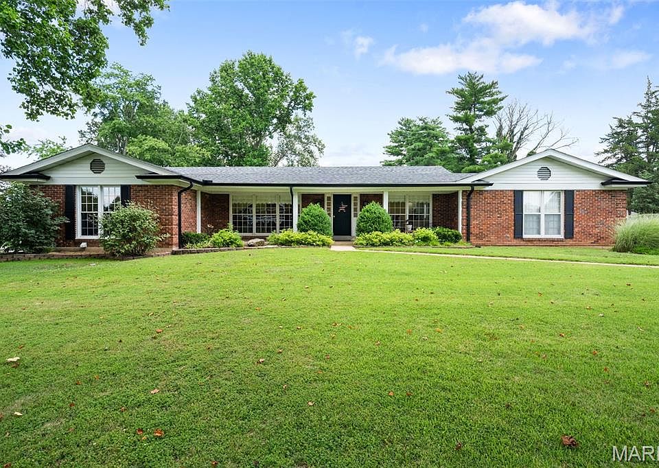 1st image of 312 Diplomat Ln