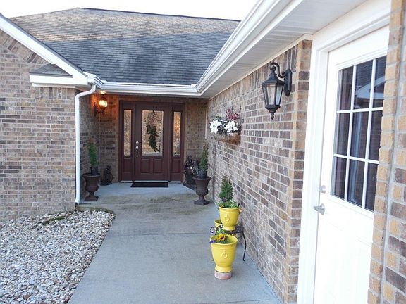 3rd image of 3 Clyde Ln