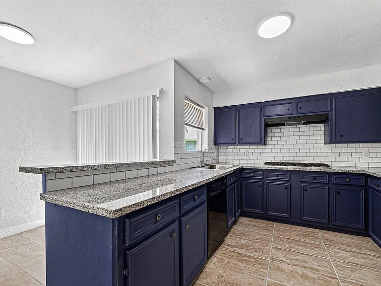 2223 Courtney Ct — Photo 10