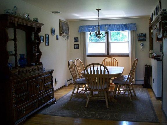 3rd image of 13 Carol Dr